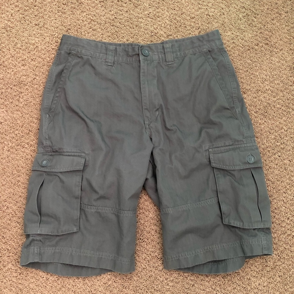Patagonia grey men’s cargo shorts size 32